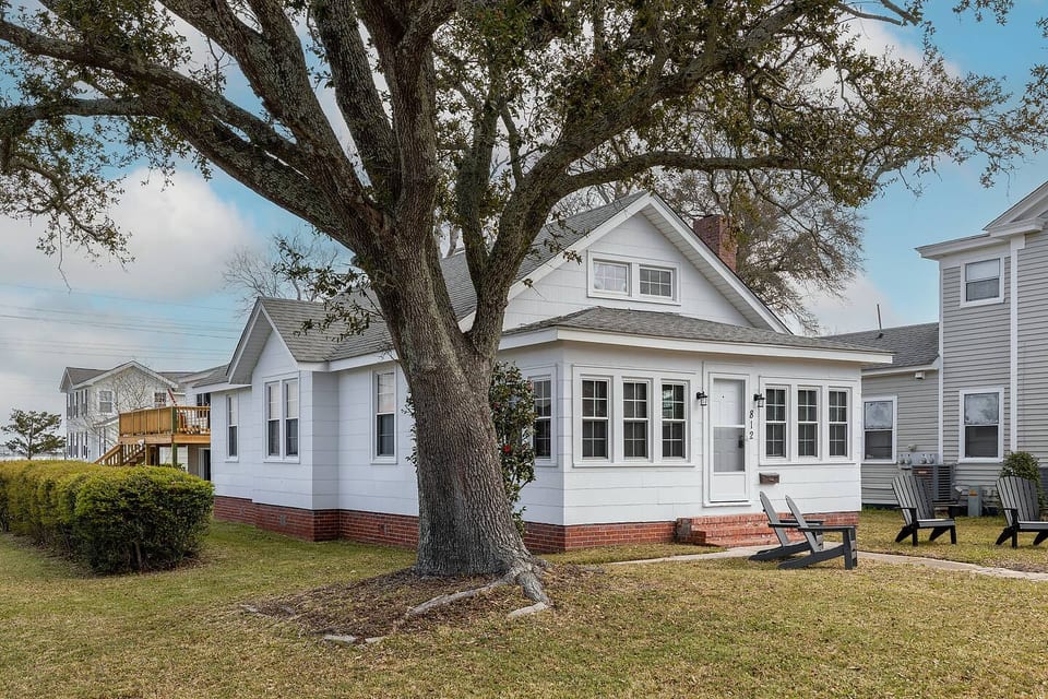 Wonderful cottage in Downtown Morehead City, walking distance to the Waterfront area!