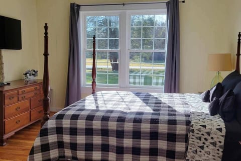 bedroom 1 - with TV