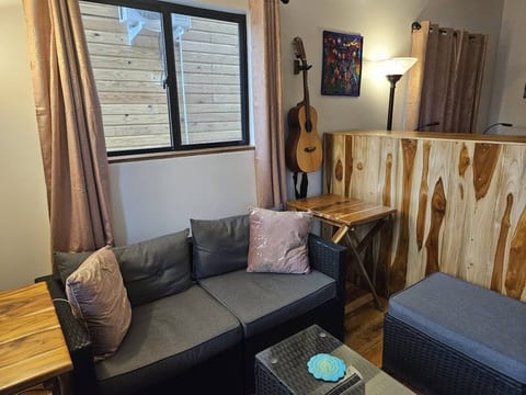 VBI3 Clean studio condo - Pool, close beach, wifi