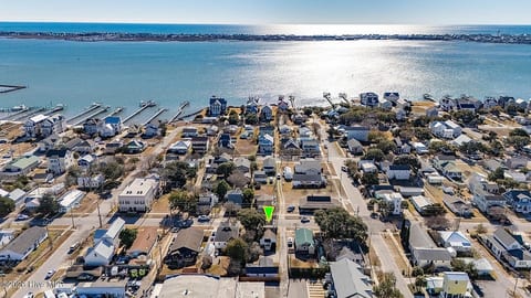 Steps to the sound—walk to marinas, boat ramps, and dazzling sunsets
