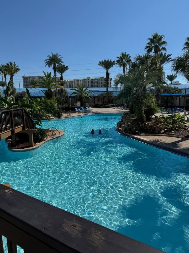 Poolside Ground Floor Villa-Near Heat Pool/Hot tub - Destin