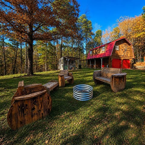 Rustic Retreat near
Lake O the Pines
