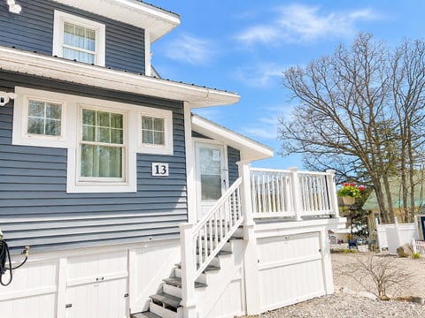 Caretakers Apartment - 1 Bedroom / 1 Bath