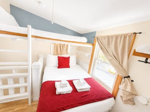 Caretakers Apartment - 1 Bedroom / 1 Bath