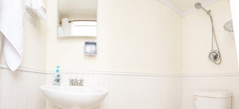 Caretakers Apartment - 1 Bedroom / 1 Bath