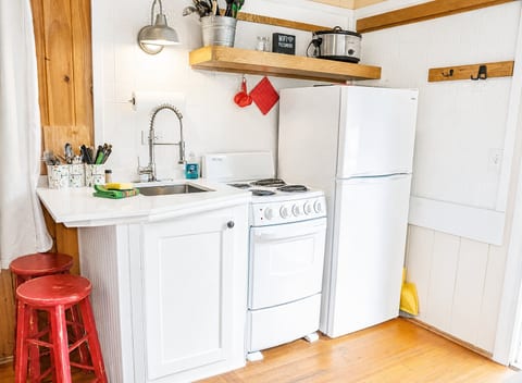 Cottage 5-6 - 2 Bedroom / 1 Bath