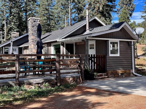 Your dogs will love roaming freely in the 2 fenced acres of the back yard, while you relax on the patio, dining table, lounge chairs. We also have a corn hole game.