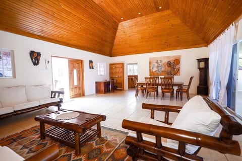 Family Villa | 3BR | Pool | Chef Incl