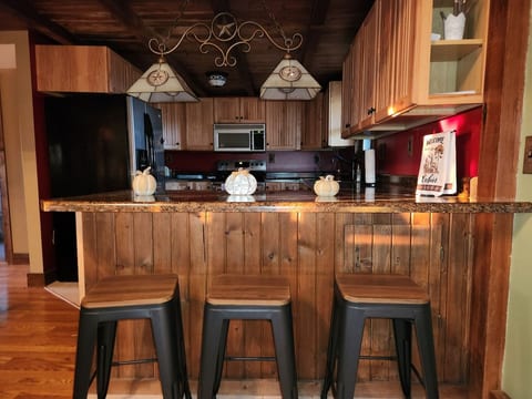 The breakfast bar adds extra seating for meals without taking up space in the cabin.