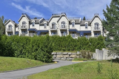 Condo Alpina – 3105 | Cozy Retreat in St-Sauveur