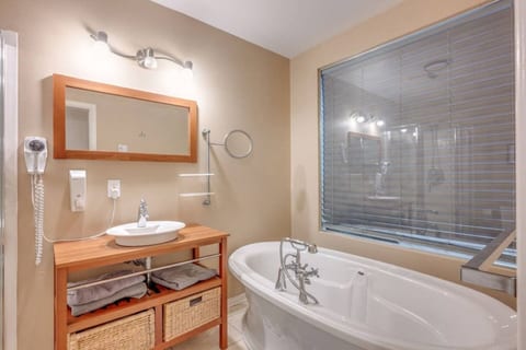 Alpina Condo 3209 | Cozy Retreat in St-Sauveur