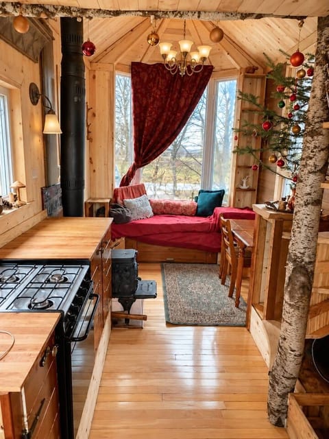 Sculptress | Handmade Tiny Home | Spa & Games