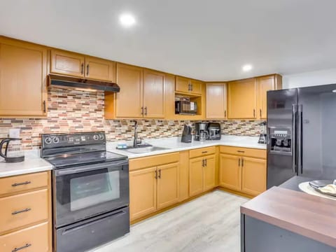 5 Bedrooms, 3 Baths — Ideal Families and Groups image 5