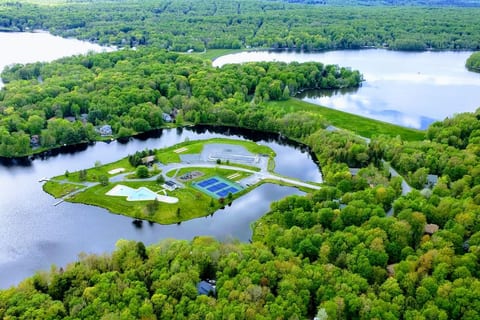Arrowhead Lake - Island Pool, Tennis Courts, Playground and Recreation Area