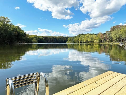 Saugerties Waterfront | Fishing | Kayak | Fire Pit | Sauna | Hot Tub | Beach