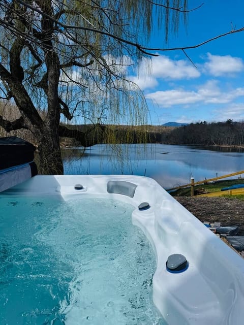 Saugerties Waterfront | Fishing | Kayak | Fire Pit | Sauna | Hot Tub | Beach