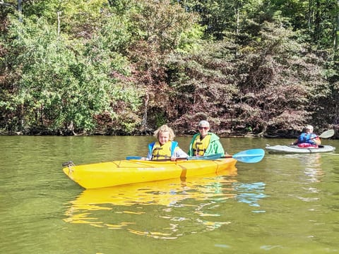 Large Family/Group | Lake House | Hot Tub | Sauna | Kayak | Fire Pit | Beach | Arcade