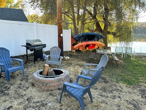 Large Family/Group | Lake House | Hot Tub | Sauna | Kayak | Fire Pit | Beach | Arcade