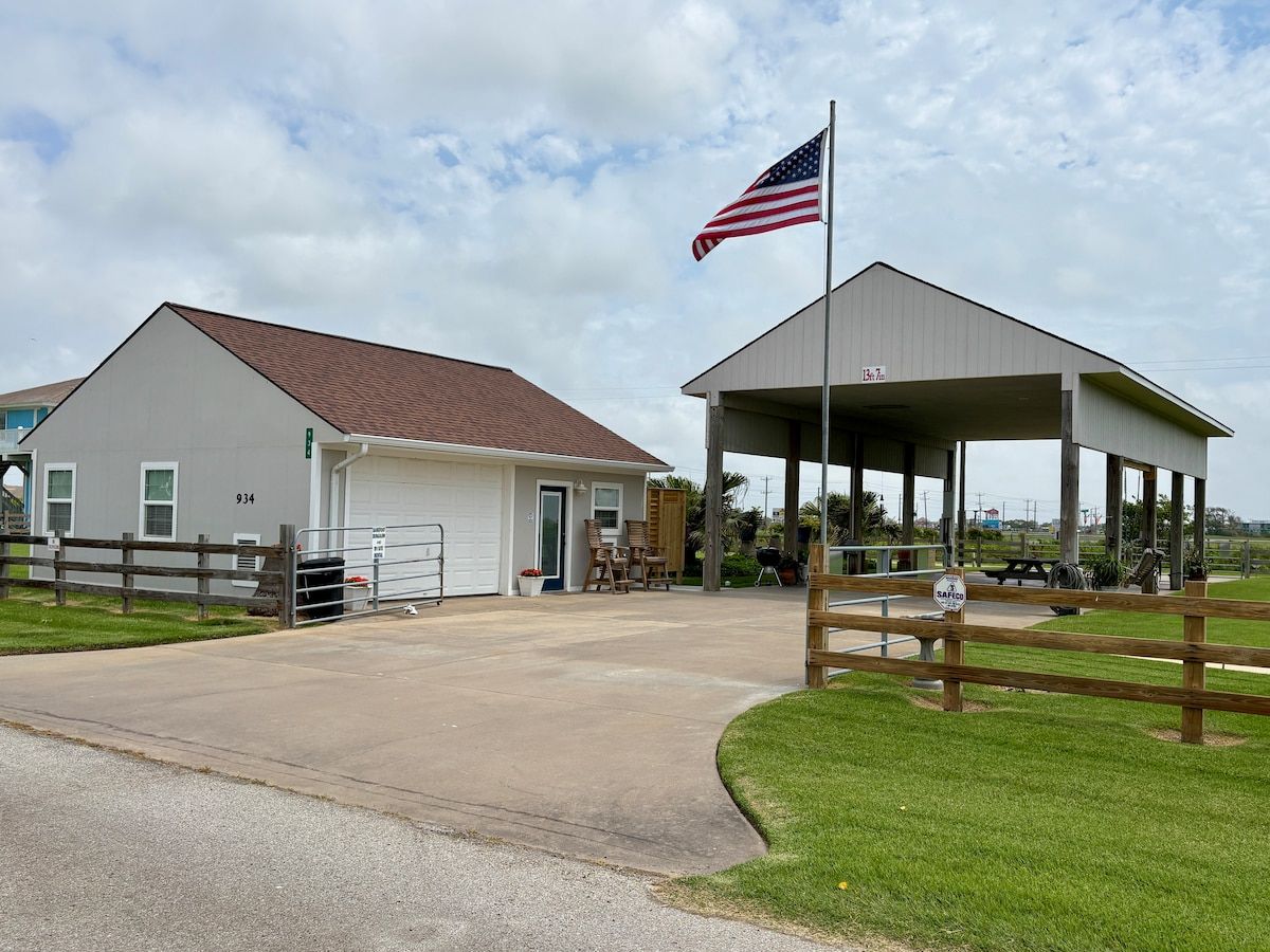 The Barefoot Bungalow & RV Spot - Crystal Beach