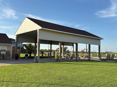 The Barefoot RV Spot - Crystal Beach