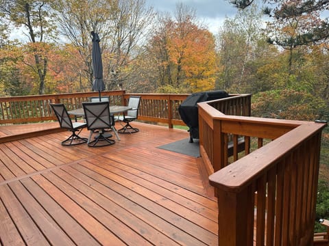 Pocono Lake House with Hot Tub & Game Room