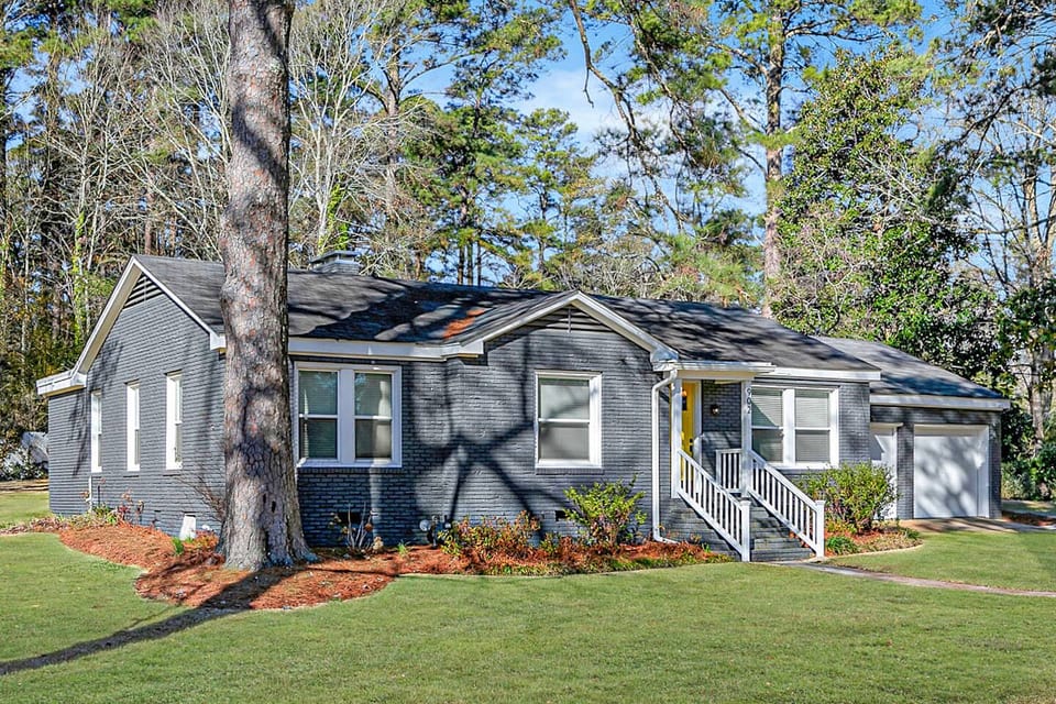 SouthernStays;MinutesfromCampus;KINGBeds;GameRoom - Ruston