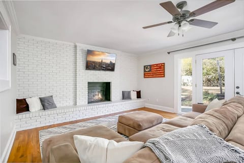 SouthernStays;MinutesfromCampus;KINGBeds;GameRoom