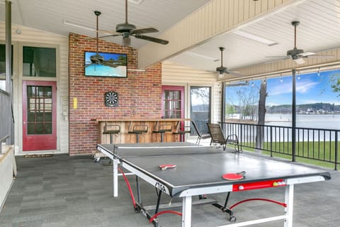 SouthernStays | Game Patio | Fire Pit | HUGE Yard