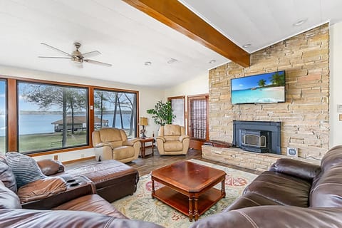 SouthernStays | Game Patio | Fire Pit | HUGE Yard