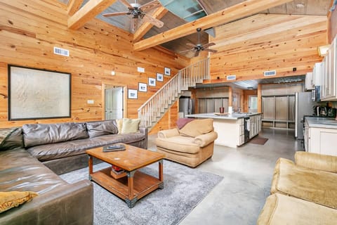SouthernStays; HUGE; Lakefront;Sleeps20