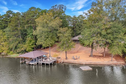 SouthernStays; HUGE; Lakefront;Sleeps20