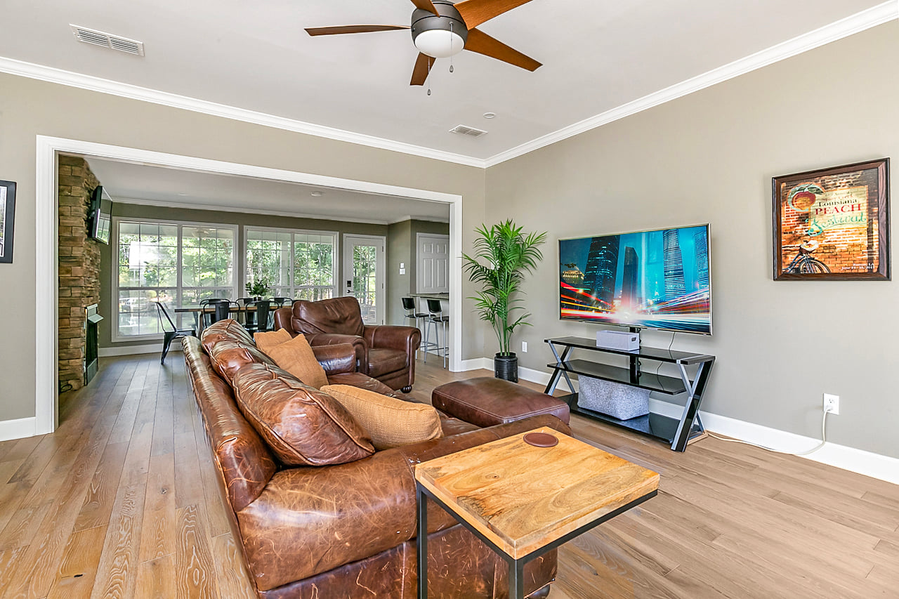 Cedar View - LakeFront - Safe & Quiet Neighborhood