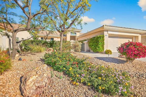 NEW! Beautiful, Sun City 2bd 2ba 1624sf home, amenities, golf cart & clubs 55+