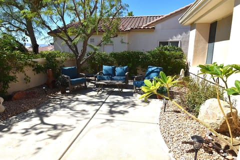 NEW! Beautiful, Sun City 2bd 2ba 1624sf home, amenities, golf cart & clubs 55+