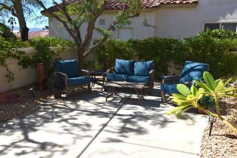 NEW! Beautiful, Sun City 2bd 2ba 1624sf home, amenities, golf cart & clubs 55+