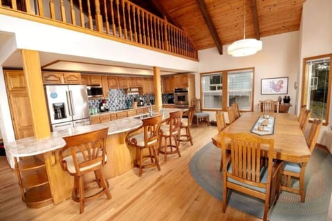5BR w/3 Kings + Heceta’s Best Ocean Views!