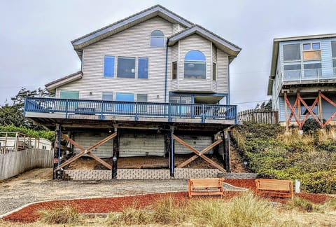 5BR w/3 Kings + Heceta’s Best Ocean Views!