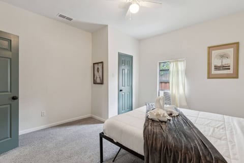 Cozy, Central & Convenient Home