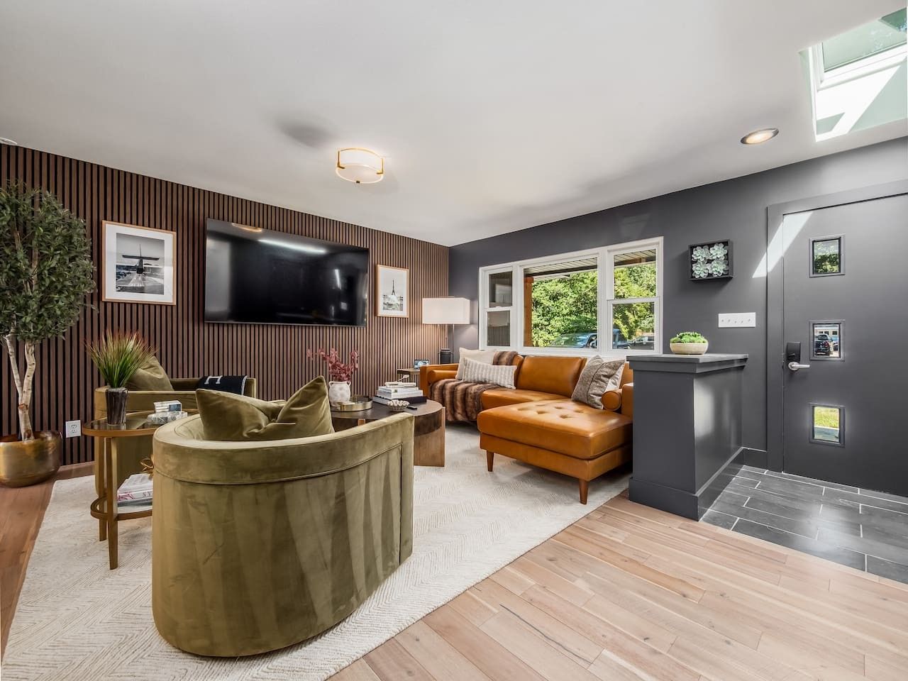 5 STAR Luxury, Granville's Iron & Oak Manor