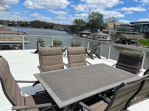 Apple Valley Lakefront Retreat w/ Hot Tub
