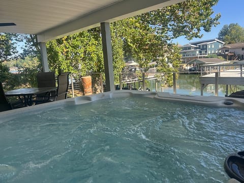 Apple Valley Lakefront Retreat w/ Hot Tub