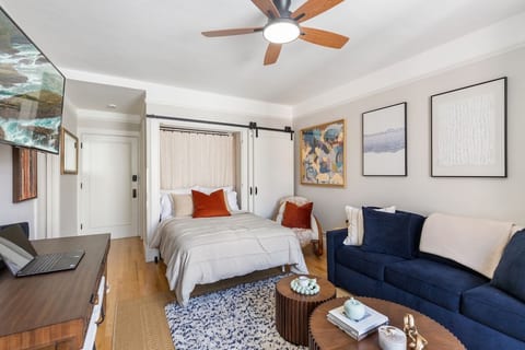 Full size, fold away Murphy bed w/10” thick mattress. Comes standard with 4 pillows. Super soft Duvet w/Goose Feather & Goose Down insert.