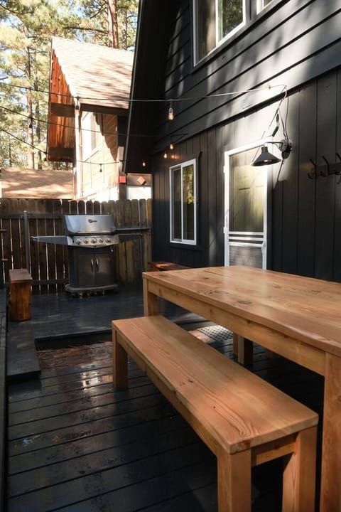 Enjoy the cabin’s propane BBQ grill on the deck.