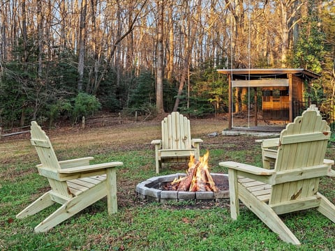 Sit out by the fire (firewood provided) and enjoy the local wildlife - deer, owls, foxes, squirrels, they all make these woods their home!