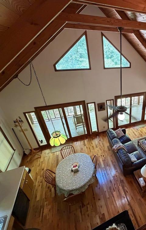 The Hootin Place a cozy 2 bedroom river side cabin image 5
