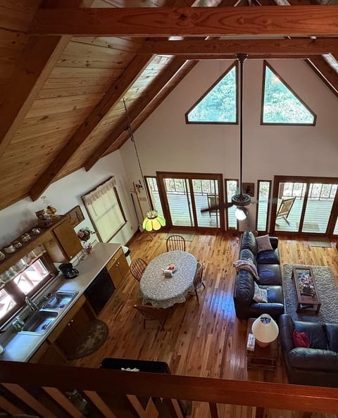 The Hootin Place a cozy 2 bedroom river side cabin image 3