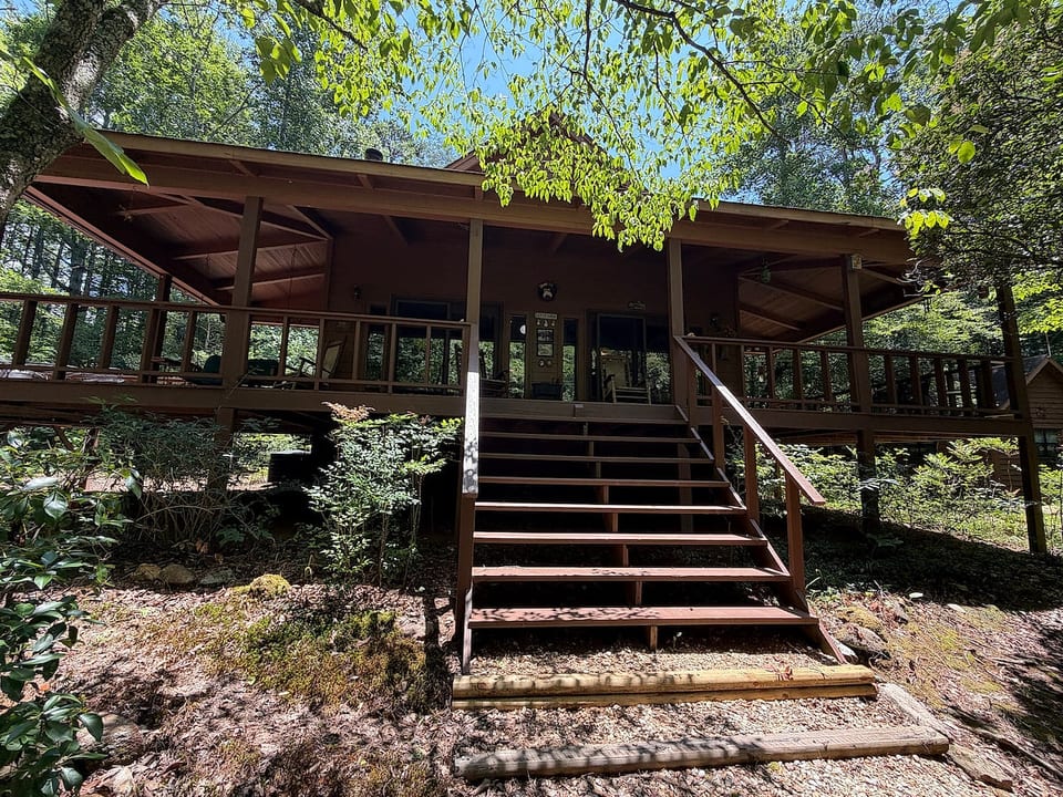 The Hootin Place a cozy 2 bedroom river side cabin image 1
