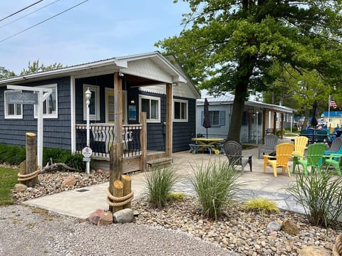 Dylan's Light House (Sunshine cottages)