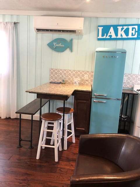 Ethan's Lake House (Sunshine cottages)
