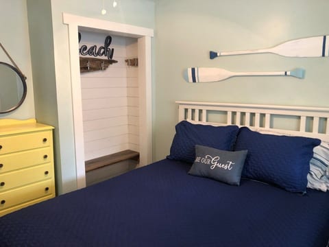 Ethan's Lake House (Sunshine cottages)